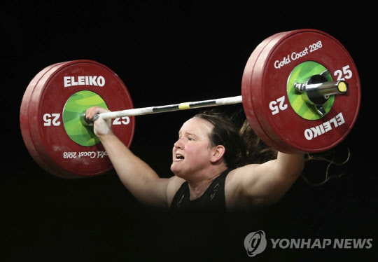 성전환 역도 선수 로럴 허버드 (AP=연합뉴스 제공)